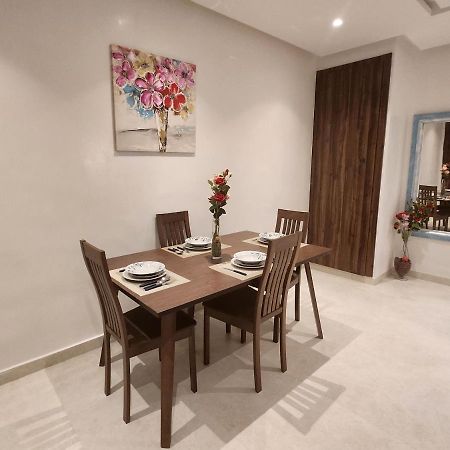 Modern Luxury Retreat: 2-Bedroom Apartment In The Heart Of Marrakech 马拉喀什 外观 照片