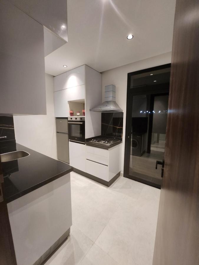Modern Luxury Retreat: 2-Bedroom Apartment In The Heart Of Marrakech 马拉喀什 外观 照片