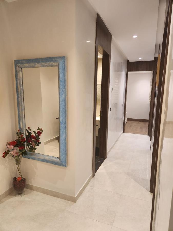 Modern Luxury Retreat: 2-Bedroom Apartment In The Heart Of Marrakech 马拉喀什 外观 照片