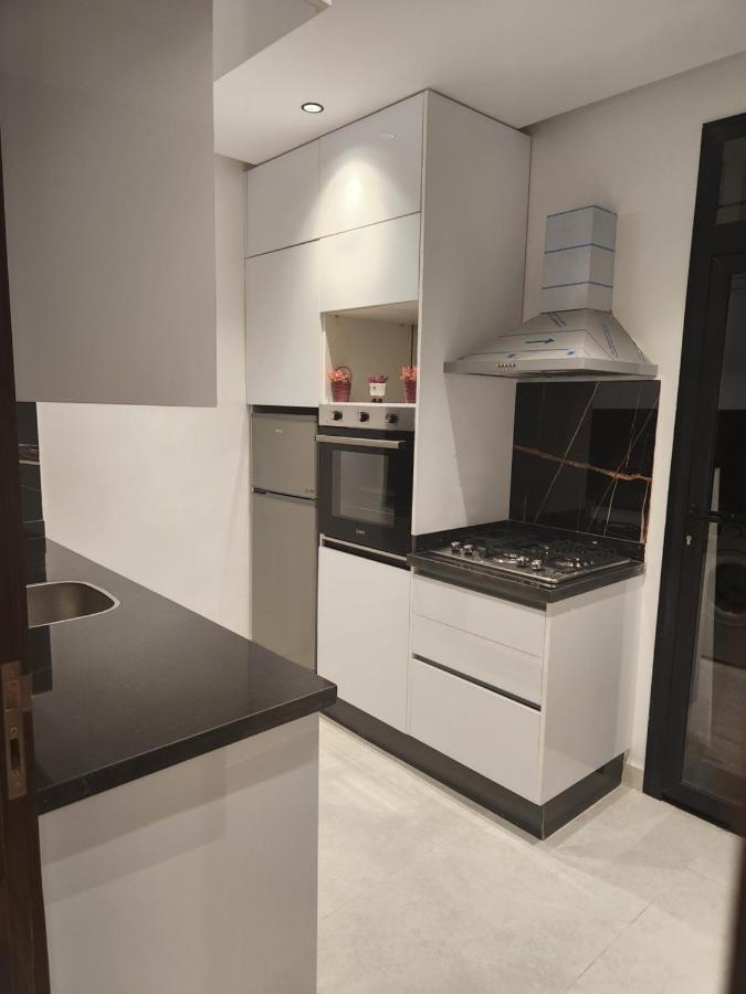 Modern Luxury Retreat: 2-Bedroom Apartment In The Heart Of Marrakech 马拉喀什 外观 照片