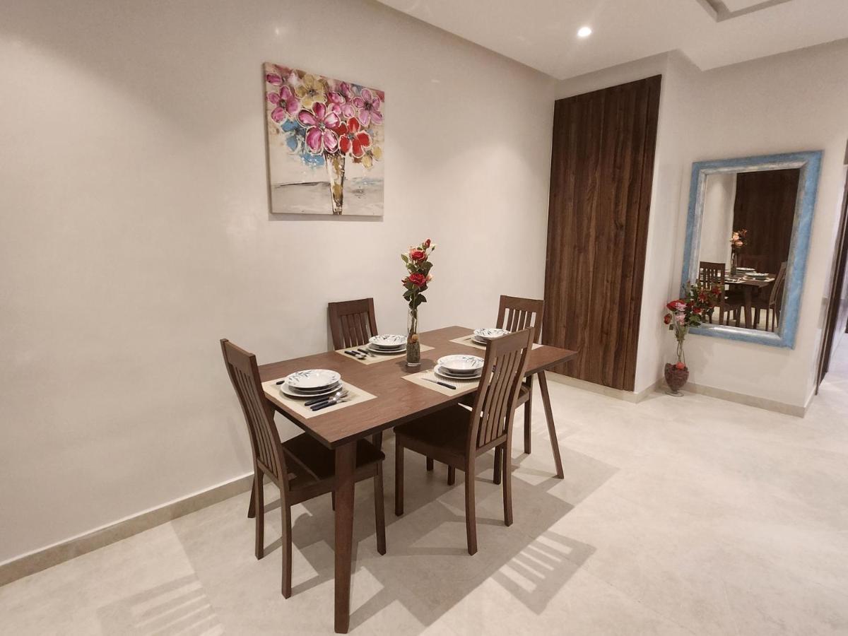 Modern Luxury Retreat: 2-Bedroom Apartment In The Heart Of Marrakech 马拉喀什 外观 照片