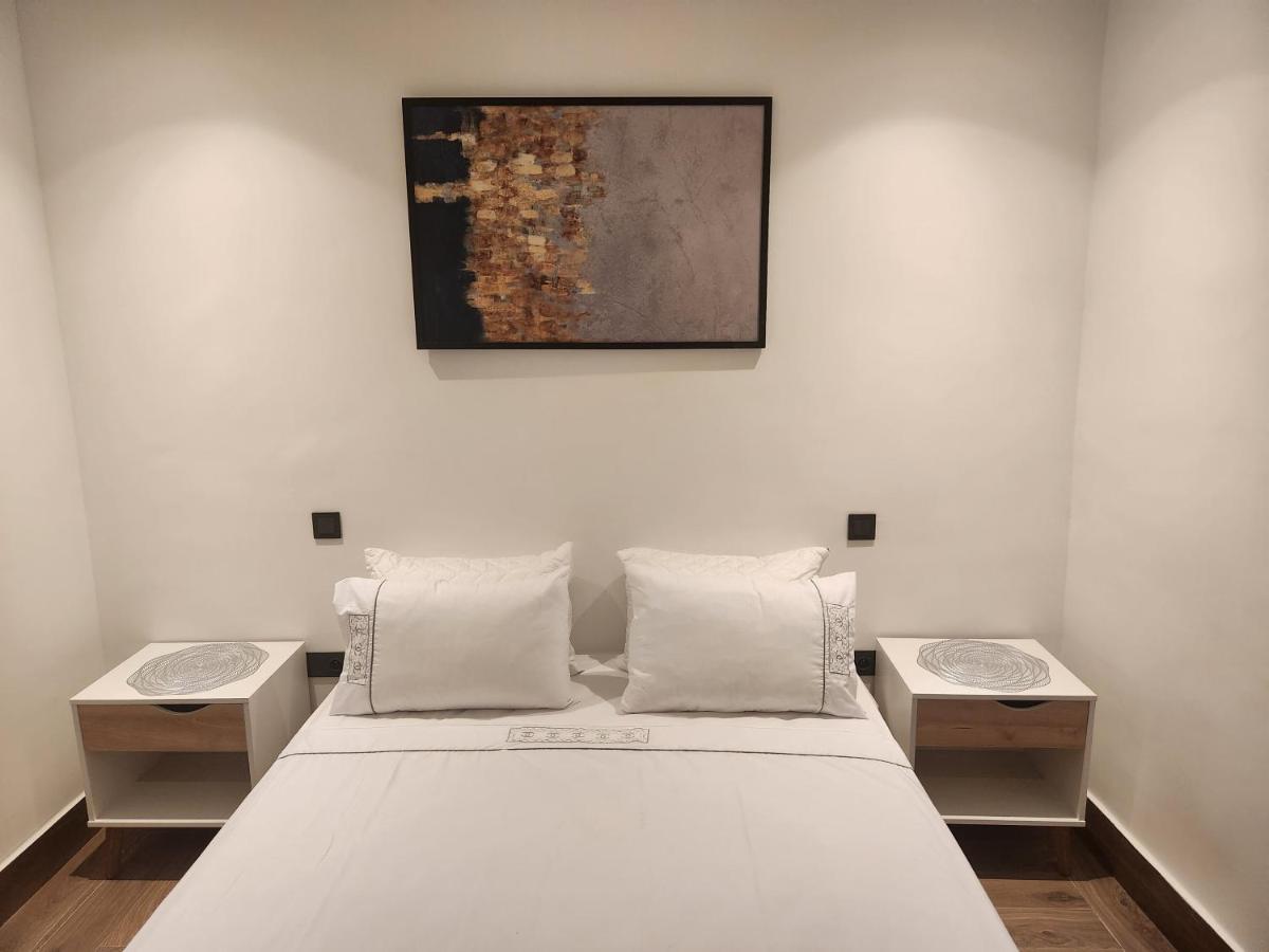 Modern Luxury Retreat: 2-Bedroom Apartment In The Heart Of Marrakech 马拉喀什 外观 照片