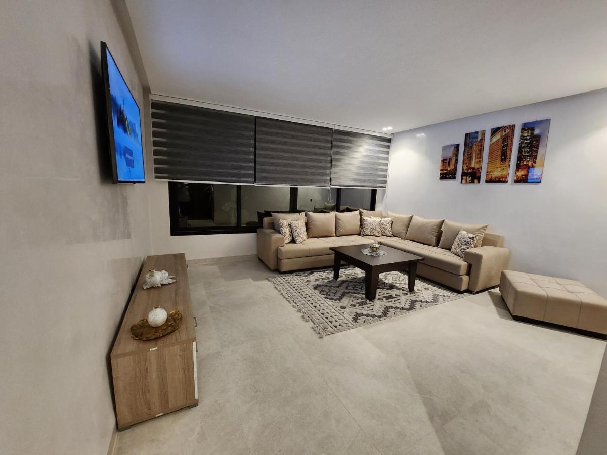 Modern Luxury Retreat: 2-Bedroom Apartment In The Heart Of Marrakech 马拉喀什 外观 照片
