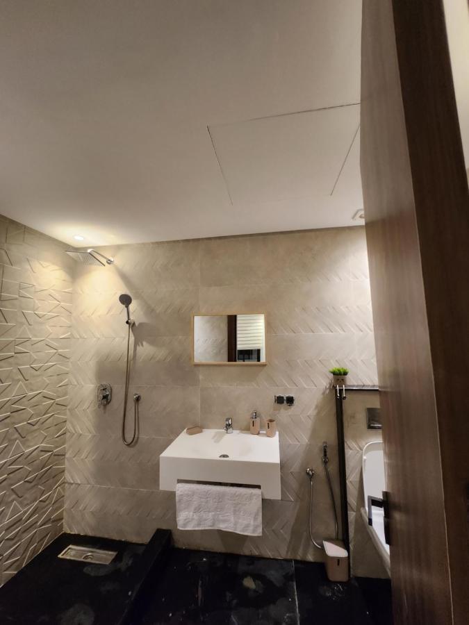 Modern Luxury Retreat: 2-Bedroom Apartment In The Heart Of Marrakech 马拉喀什 外观 照片