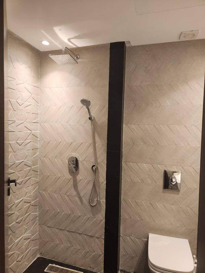 Modern Luxury Retreat: 2-Bedroom Apartment In The Heart Of Marrakech 马拉喀什 外观 照片