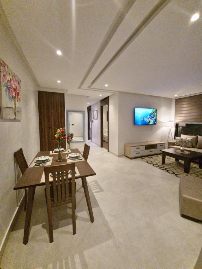 Modern Luxury Retreat: 2-Bedroom Apartment In The Heart Of Marrakech 马拉喀什 外观 照片